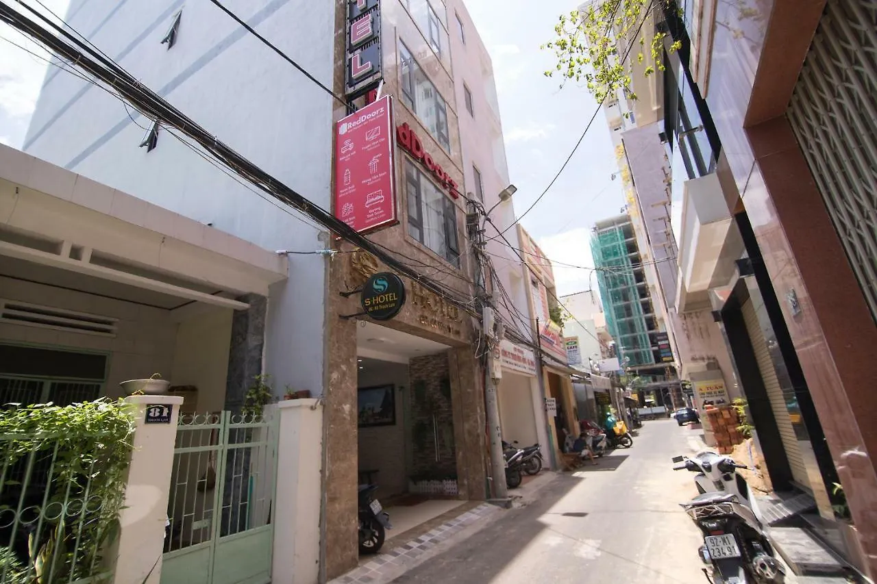 ***  Reddoorz Near Nguyen Van Thoai Street Hotel Da Nang Vietnam